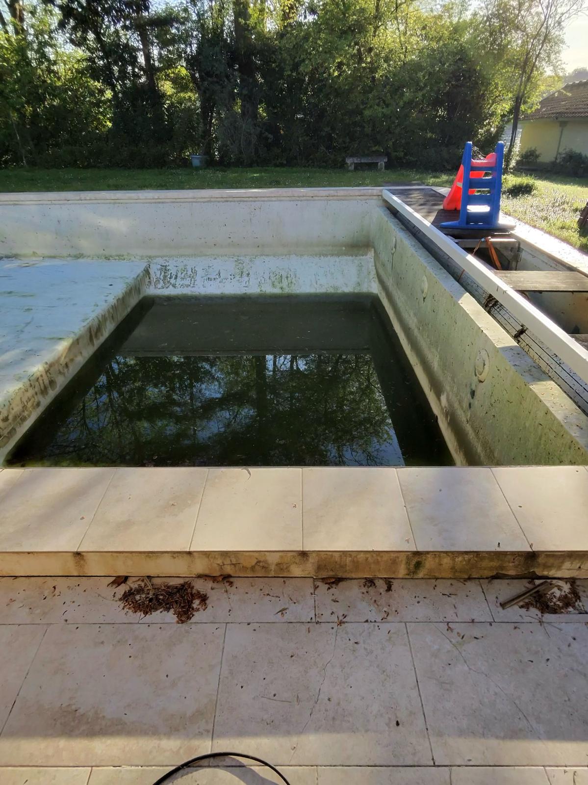 Avant nettoyage piscine